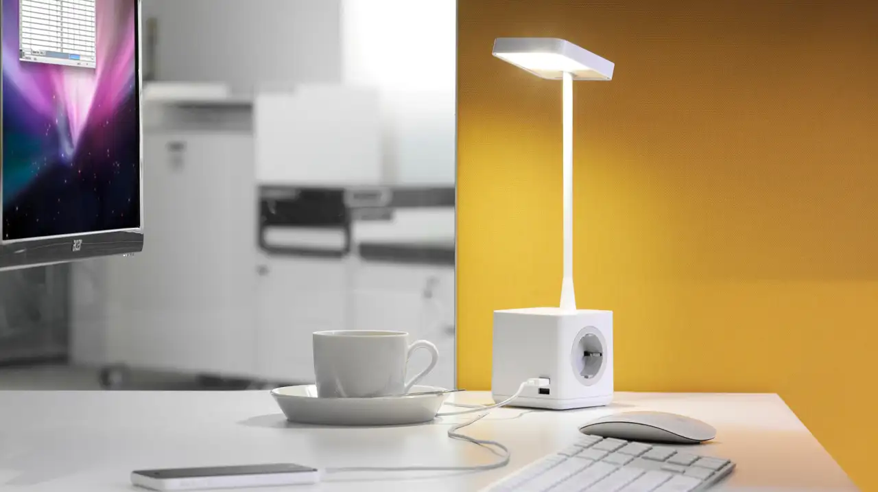 Project Cubert desk lamp dimmable LED light and built-In USB charger